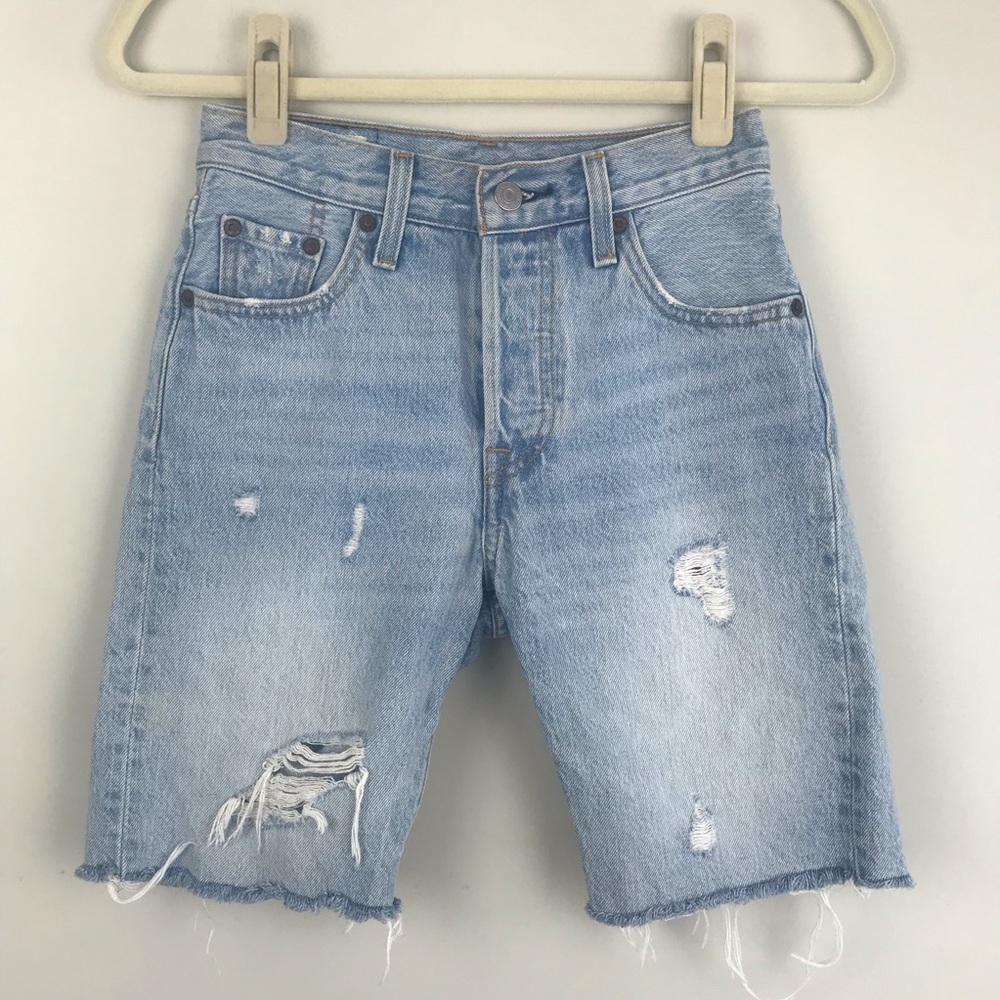 Levi’s Premium 501 Mid Thigh Shorts Med/Light Wash W23